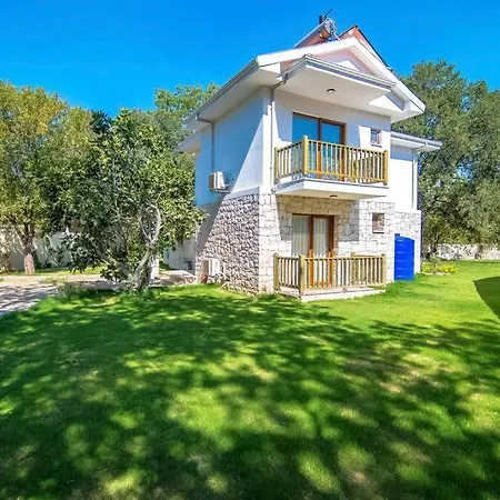 Villa Genis Bahceli 4+1 Tatil Villasi Fethiye