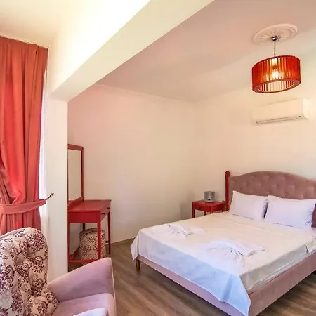 Genis Bahceli 4+1 Tatil Villasi Villa *