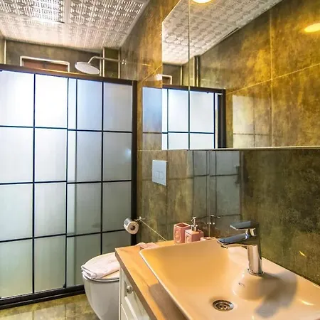Genis Bahceli 4+1 Tatil Villasi *
