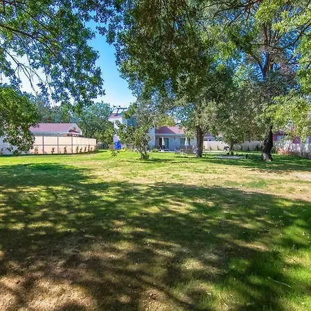 Genis Bahceli 4+1 Tatil Villasi Villa *