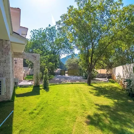 Genis Bahceli 4+1 Tatil Villasi Villa Fethiye
