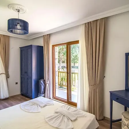 Genis Bahceli 4+1 Tatil Villasi 페티예